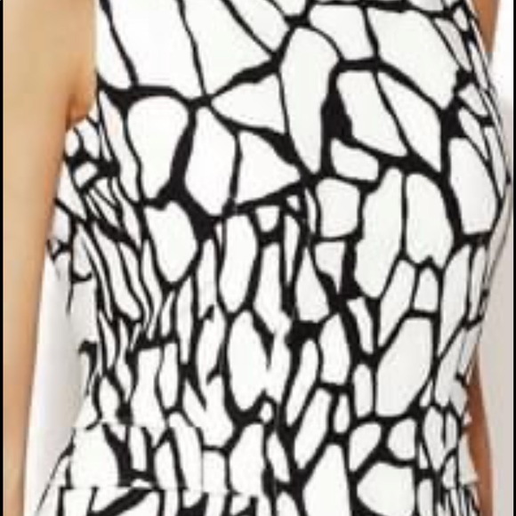 BNT Tahari Pin-tucked printed shift dress - Picture 3 of 4